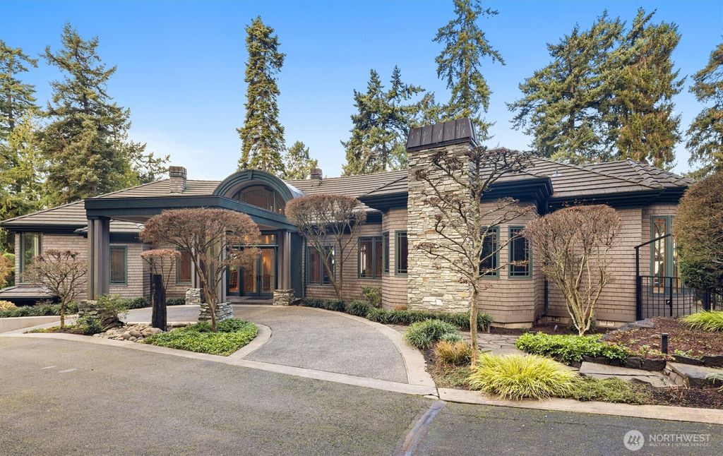 Photo of 16340 Maplewild Avenue SW, Burien, WA 98166 (MLS # 2465587)