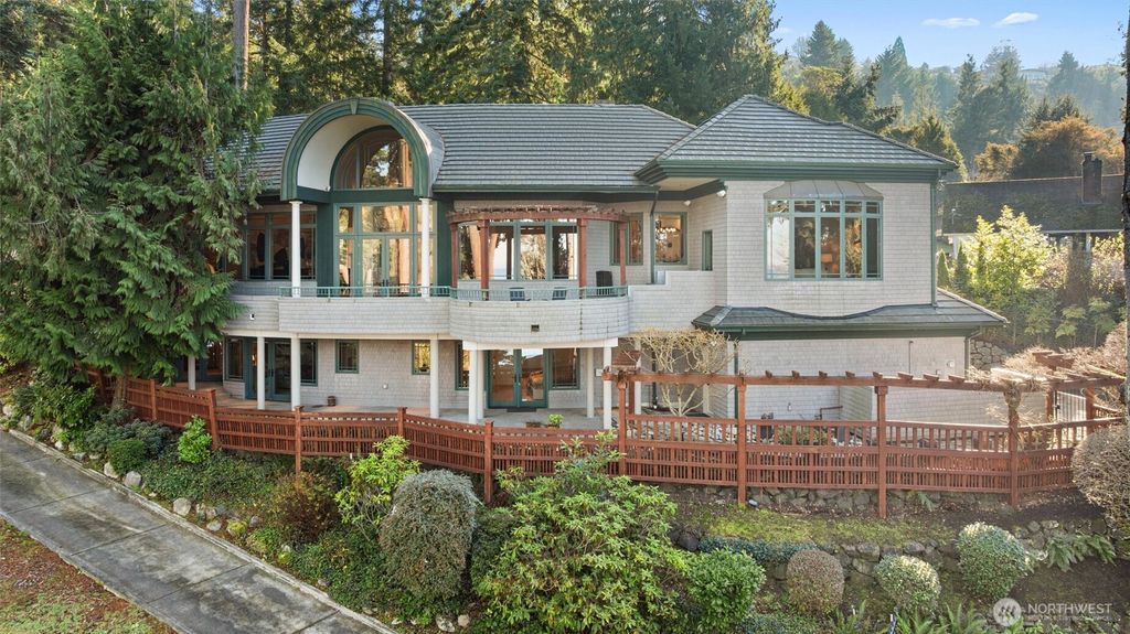 Photo of 16340 Maplewild Avenue SW, Burien, WA 98166 (MLS # 2465587)