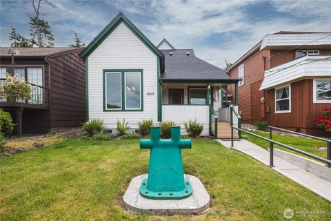 Photo of 1517 6th Street, Anacortes, WA 98221 (MLS # 2560719)