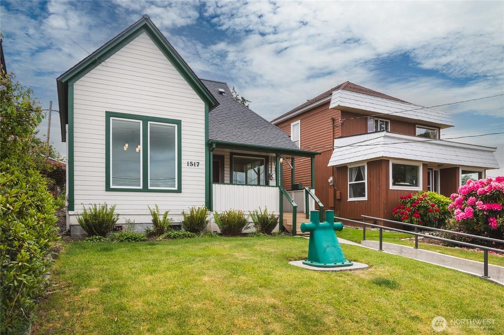 Photo of 1517 6th Street, Anacortes, WA 98221 (MLS # 2560719)