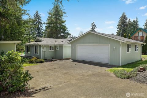 Photo of 131 N Fairway Drive W, Hoodsport, WA 98548 (MLS # 2506084)