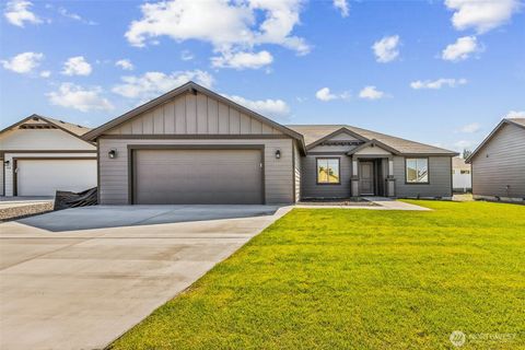 Photo of 316 N Montana Street, Moses Lake, WA 98837 (MLS # 2432322)