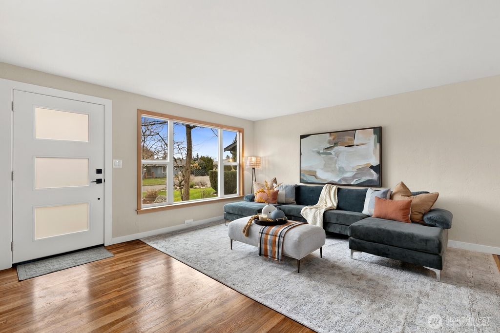 Photo of 906 Redmond Avenue NE, Renton, WA 98056 (MLS # 2484735)