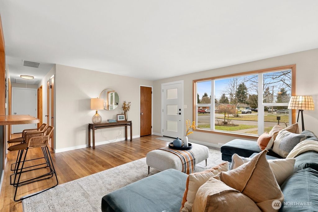 Photo of 906 Redmond Avenue NE, Renton, WA 98056 (MLS # 2484735)