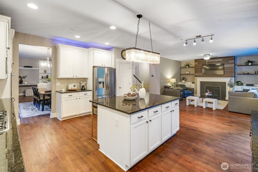 Photo of 15549 SE 160th Place, Renton, WA 98058 (MLS # 2423856)