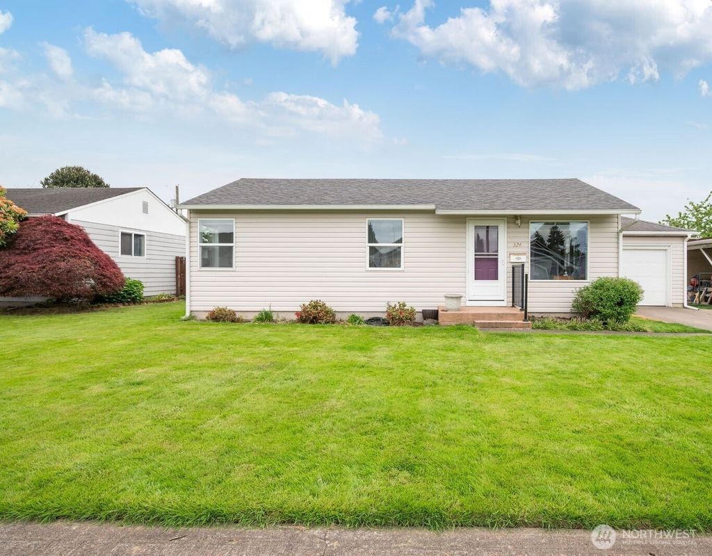 Photo of 324 Colorado Street, Longview, WA 98632 (MLS # 2512634)