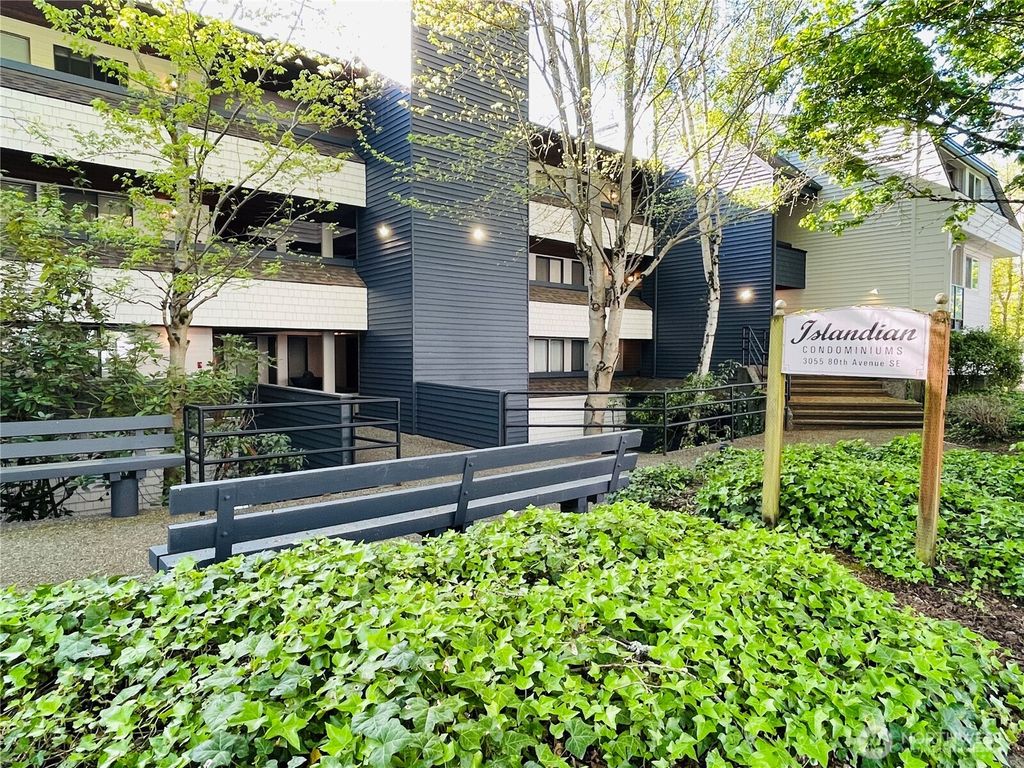 Photo of 3055 80th Avenue SE #107, Mercer Island, WA 98040 (MLS # 2499108)