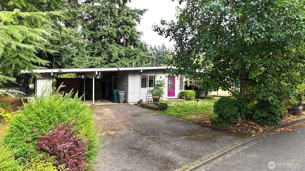 Photo of 30310 6th Avenue S, Federal Way, WA 98003 (MLS # 2423874)