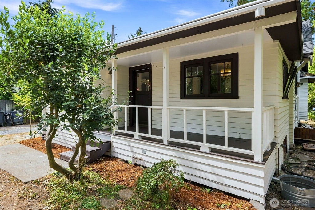 Photo of 14622 18th Avenue SW, Burien, WA 98166 (MLS # 2557348)