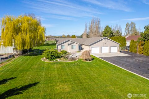 Photo of 3440 Westshore Drive NE, Moses Lake, WA 98837 (MLS # 2498625)
