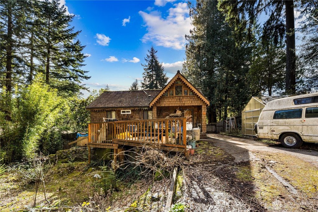 Photo of 2552 NE 168th Street, Lake Forest Park, WA 98155 (MLS # 2487058)