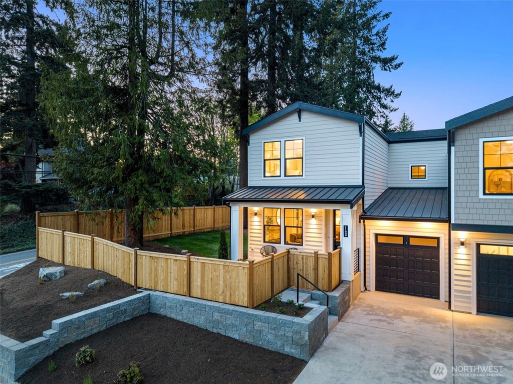 Photo of 11608 NE 92nd Street, Kirkland, WA 98033 (MLS # 2587649)