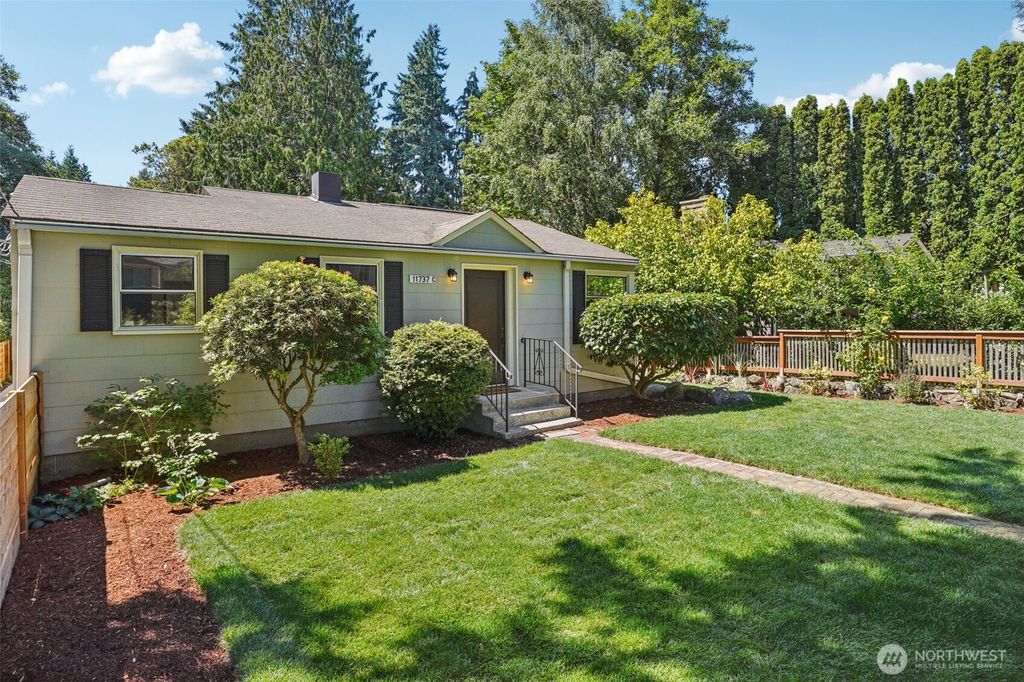 Photo of 11737 38th Avenue NE #C, Seattle, WA 98125 (MLS # 2408765)