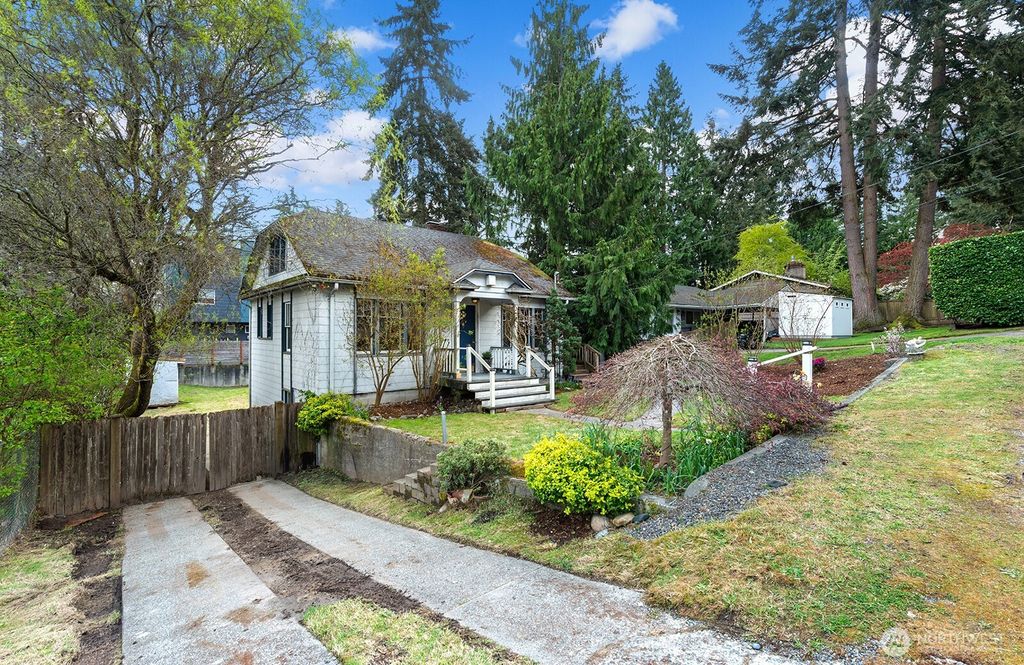 Photo of 14014 Palatine Avenue N, Seattle, WA 98133 (MLS # 2487343)