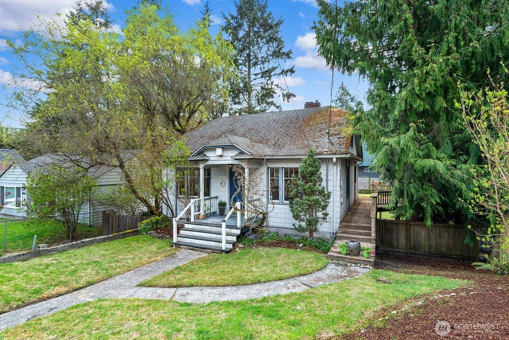 Photo of 14014 Palatine Avenue N, Seattle, WA 98133 (MLS # 2487343)