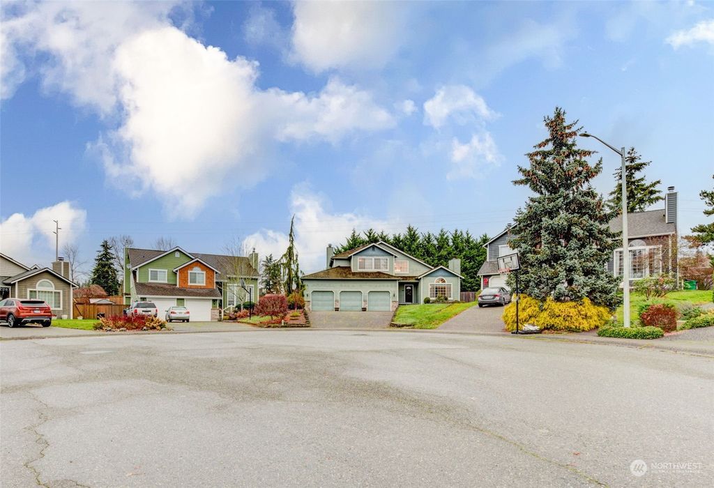 Photo of 22811 14th Place Pl W, Bothell, WA 98021 (MLS # 2316725)