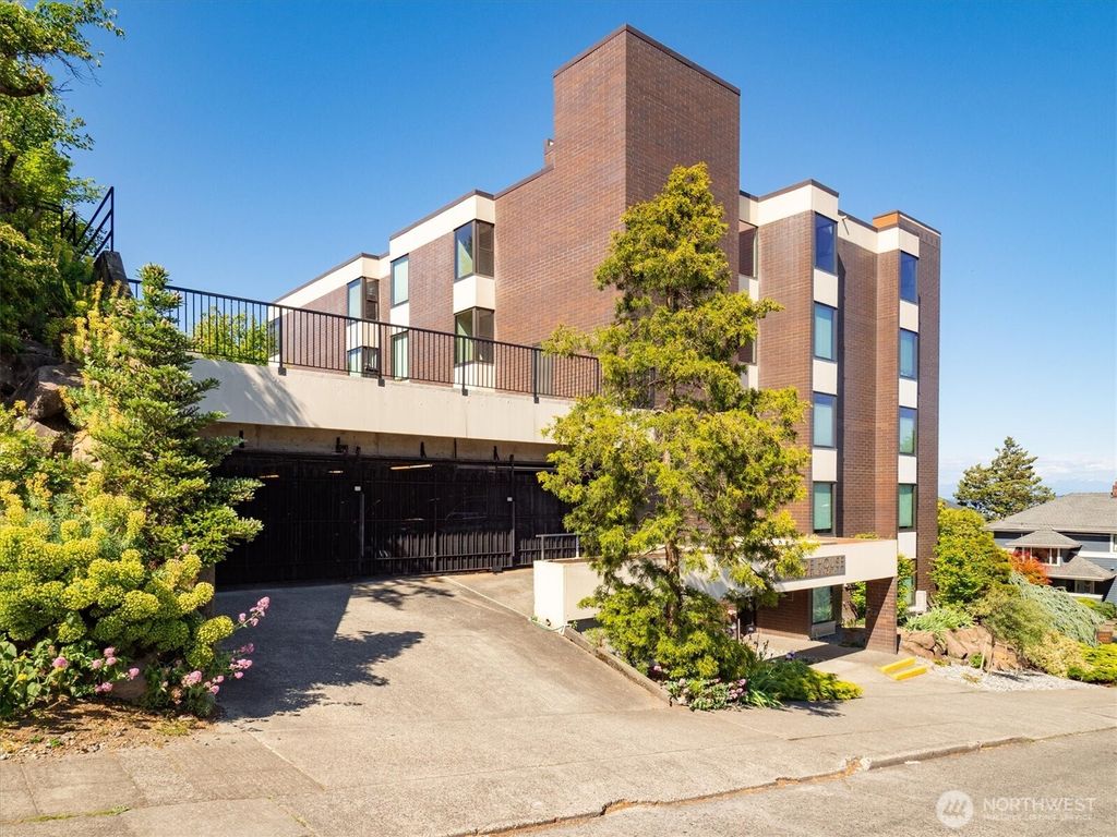 Photo of 1605 5th Avenue N #302, Seattle, WA 98109 (MLS # 2525516)