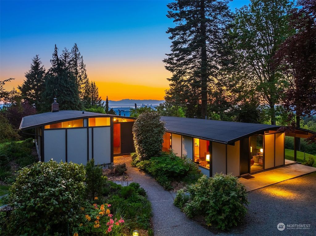 Photo of 14407 SE 55th Street, Bellevue, WA 98006 (MLS # 2237766)