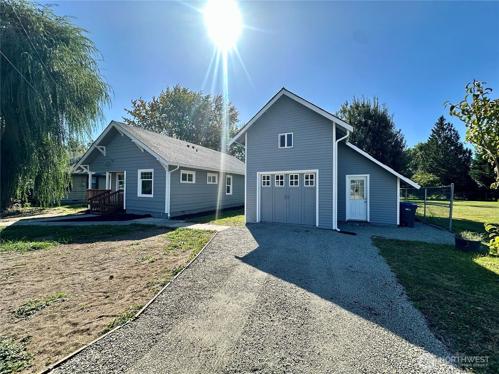 Photo of 438 2nd Avenue S, Algona, WA 98001 (MLS # 2433834)