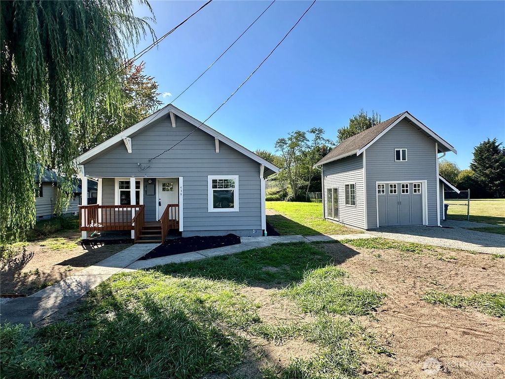 Photo of 438 2nd Avenue S, Algona, WA 98001 (MLS # 2433834)