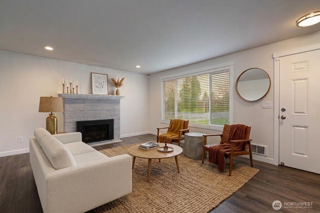 Photo of 863 SE 6TH Avenue, Oak Harbor, WA 98277 (MLS # 2569313)