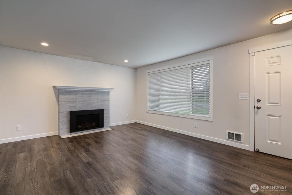 Photo of 863 SE 6TH Avenue, Oak Harbor, WA 98277 (MLS # 2569313)