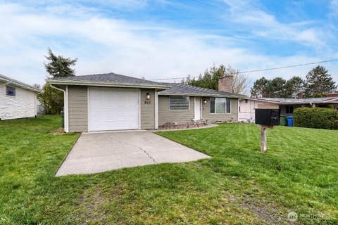 Photo of 863 SE 6TH Avenue, Oak Harbor, WA 98277 (MLS # 2569313)