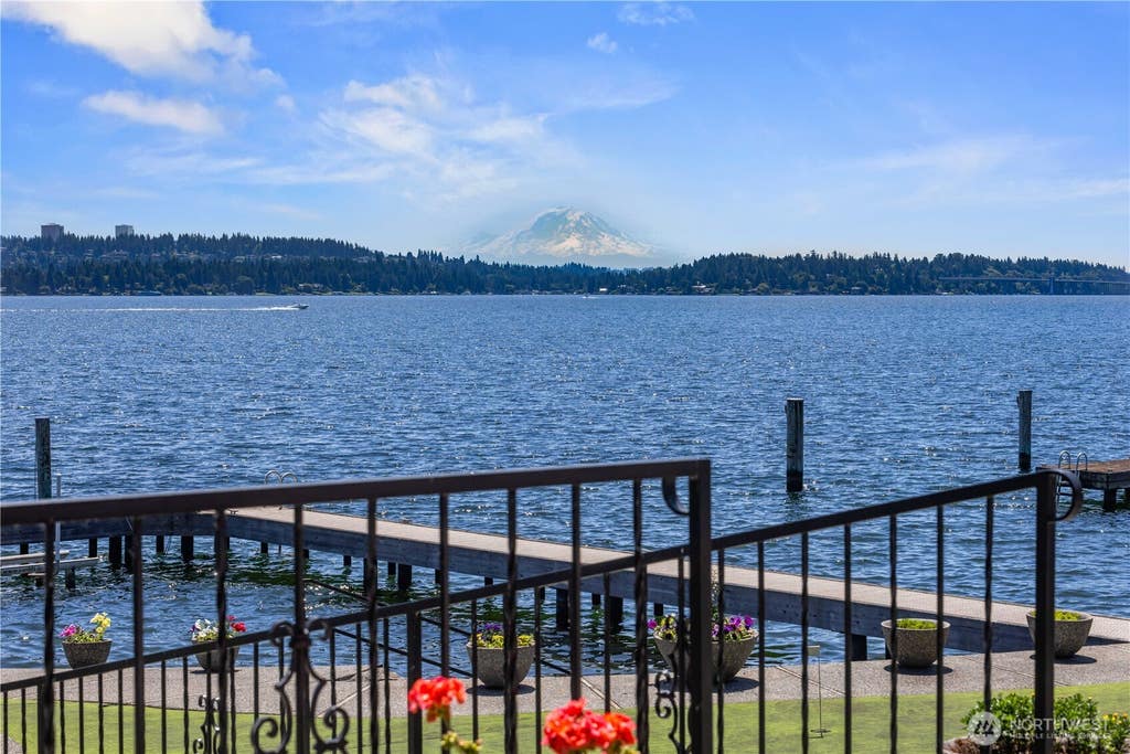 Photo of 6669 N NE Windermere Road, Seattle, WA 98115 (MLS # 2560073)