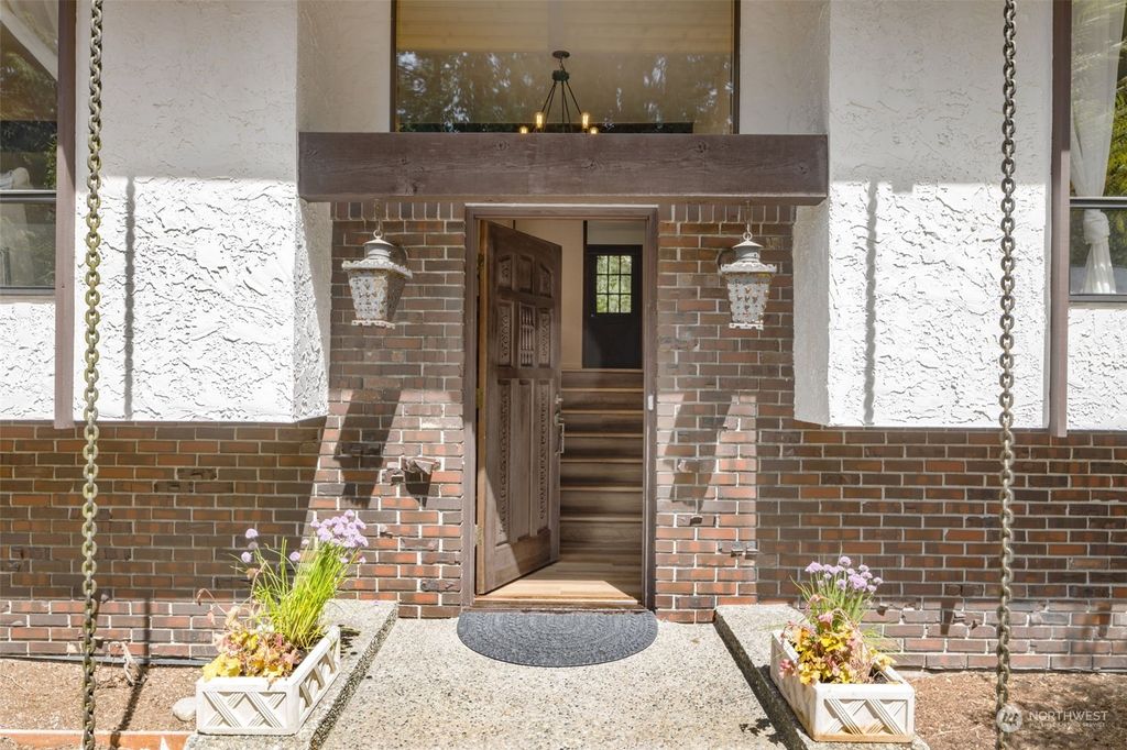 Photo of 805 Alpine Drive, Everett, WA 98203 (MLS # 2234291)