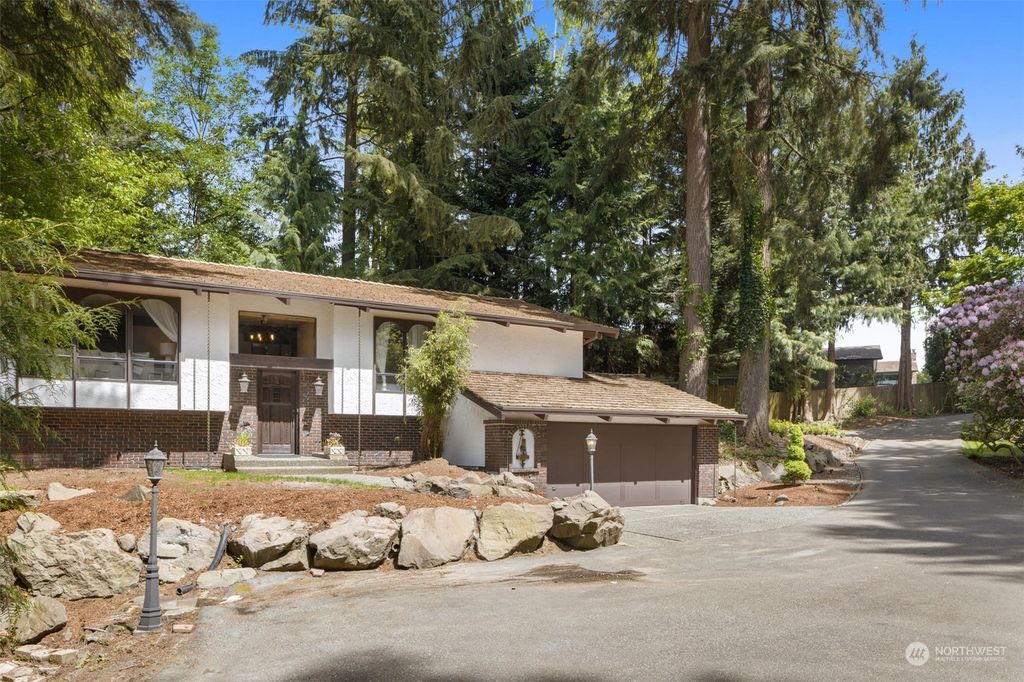 Photo of 805 Alpine Drive, Everett, WA 98203 (MLS # 2234291)