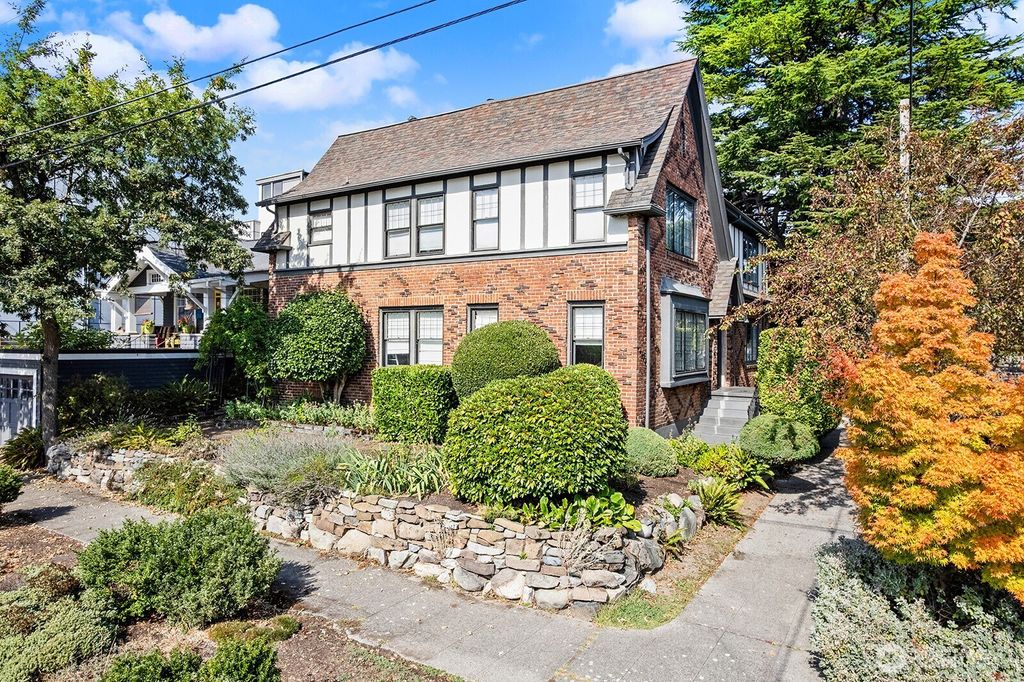 Photo of 4903 Linden Avenue N #3, Seattle, WA 98103 (MLS # 2437097)
