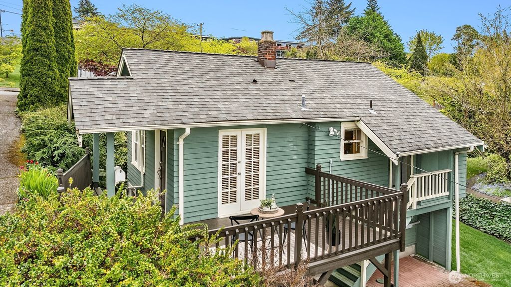 Photo of 3707 SW Juneau Street, Seattle, WA 98126 (MLS # 2501634)