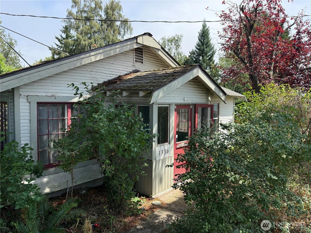 Photo of 1336 7th Street, Port Townsend, WA 98368 (MLS # 2547598)