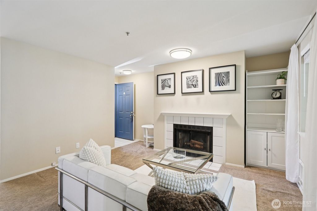 Photo of 949 Aberdeen Avenue NE #C208, Renton, WA 98056 (MLS # 2414778)
