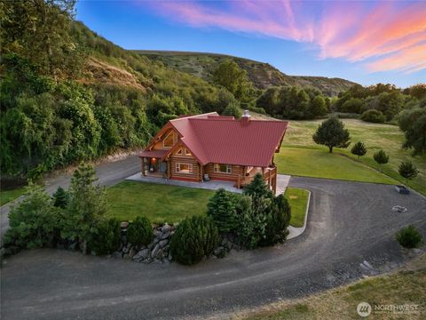 Photo of 1025 Orchard Street, Waitsburg, WA 99361 (MLS # 2393289)