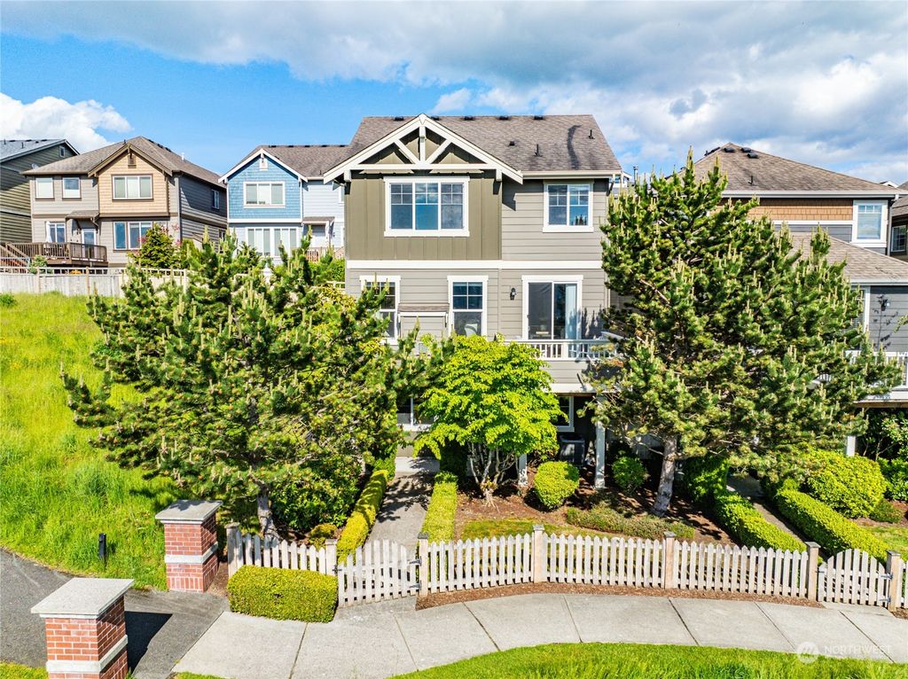 Photo of 1771 9th Court NE, Issaquah, WA 98029 (MLS # 2244587)