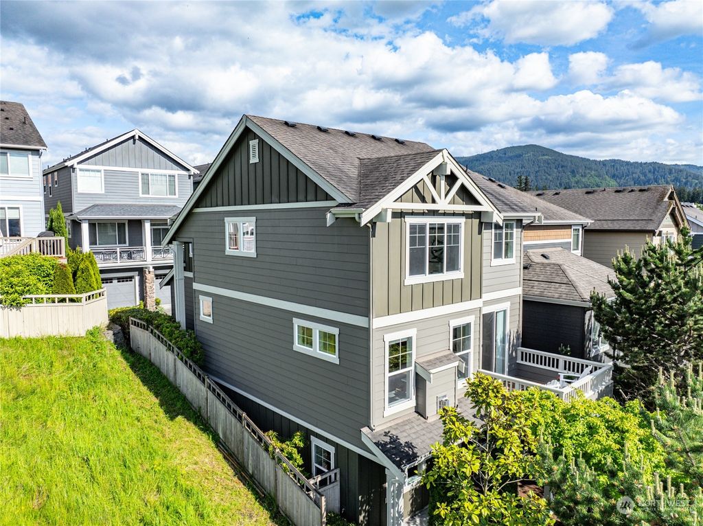 Photo of 1771 9th Court NE, Issaquah, WA 98029 (MLS # 2244587)