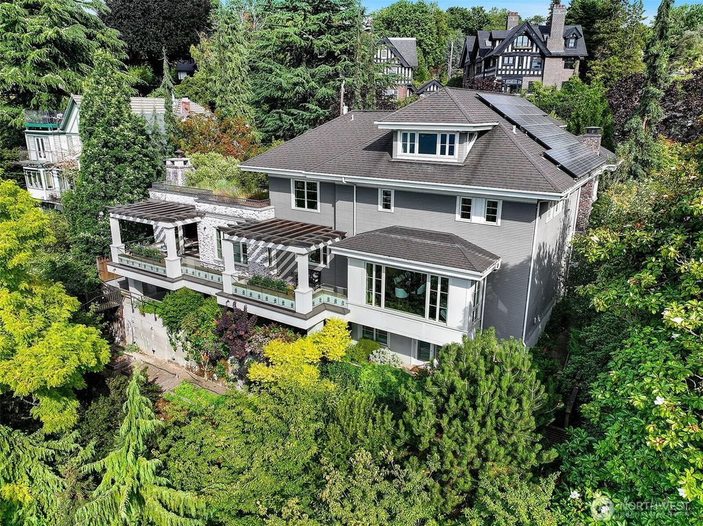 Photo of 1065 Summit Avenue E, Seattle, WA 98102 (MLS # 2443693)