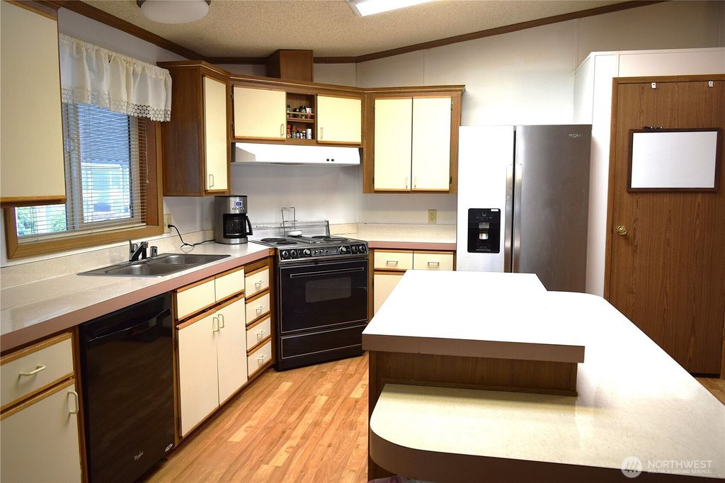 listing image 9363640922341900383