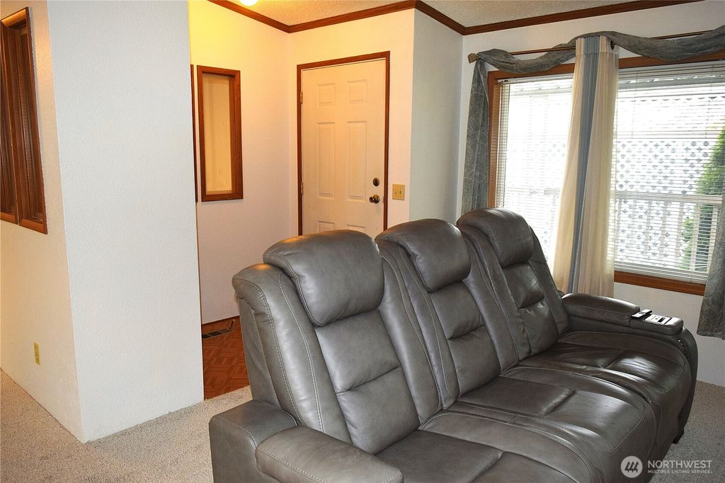 listing image 9367859851301264112