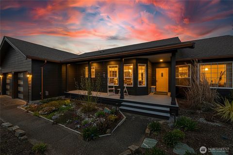 Photo of 1802 Fairview Court, Lynden, WA 98264 (MLS # 2527262)