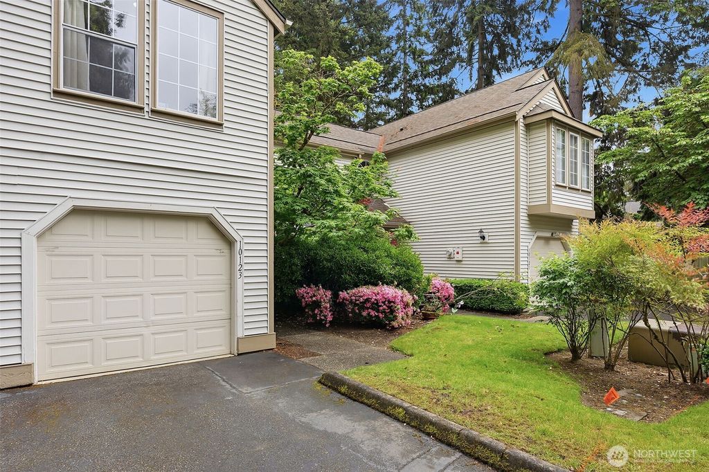 Photo of 10123 NE 135th Lane #2, Kirkland, WA 98034 (MLS # 2531340)