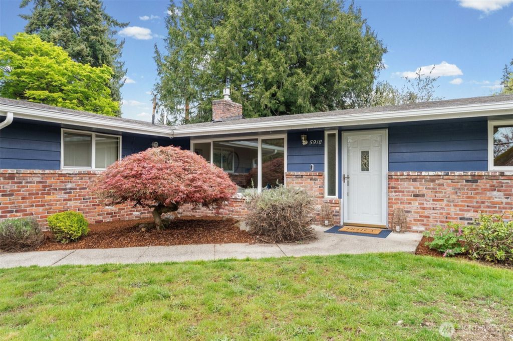 Photo of 5918 128th Avenue SE, Bellevue, WA 98006 (MLS # 2502471)