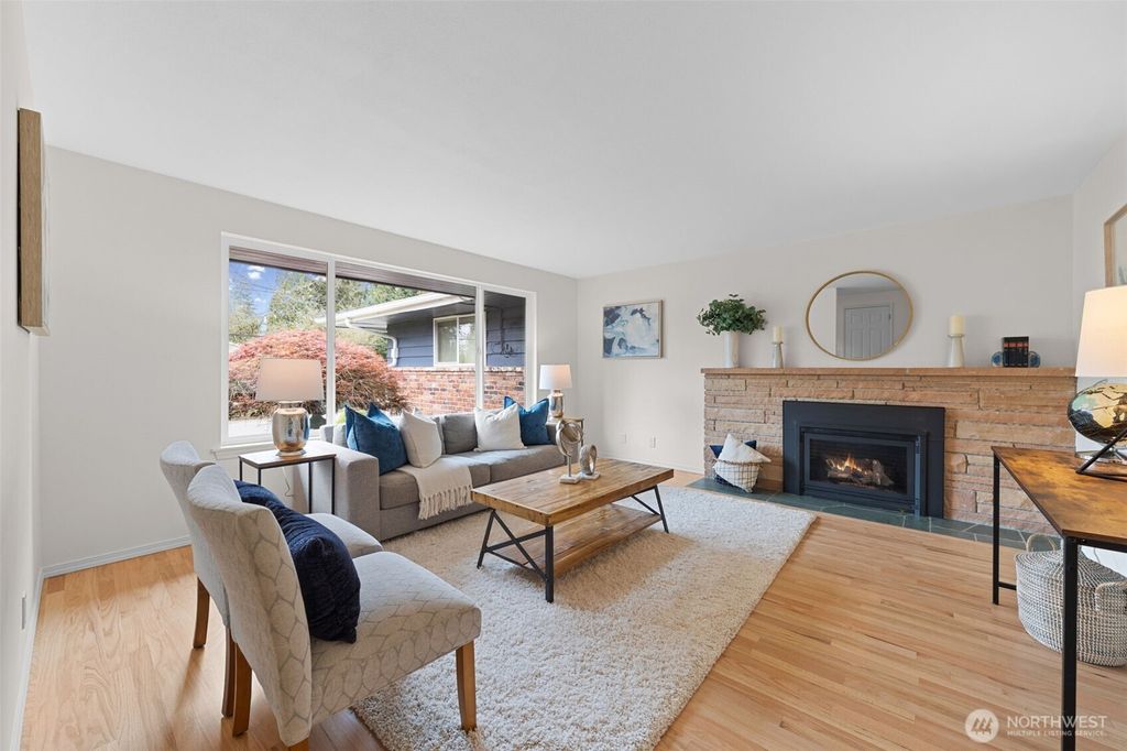 Photo of 5918 128th Avenue SE, Bellevue, WA 98006 (MLS # 2502471)