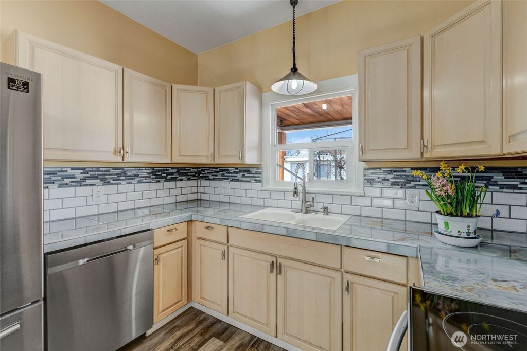 Photo of 1622 Rainier Avenue, Everett, WA 98201 (MLS # 2343570)