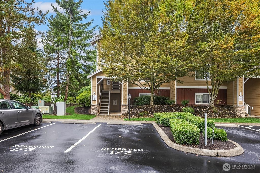 Photo of 710 240th Way SE #G201, Sammamish, WA 98074 (MLS # 2443725)