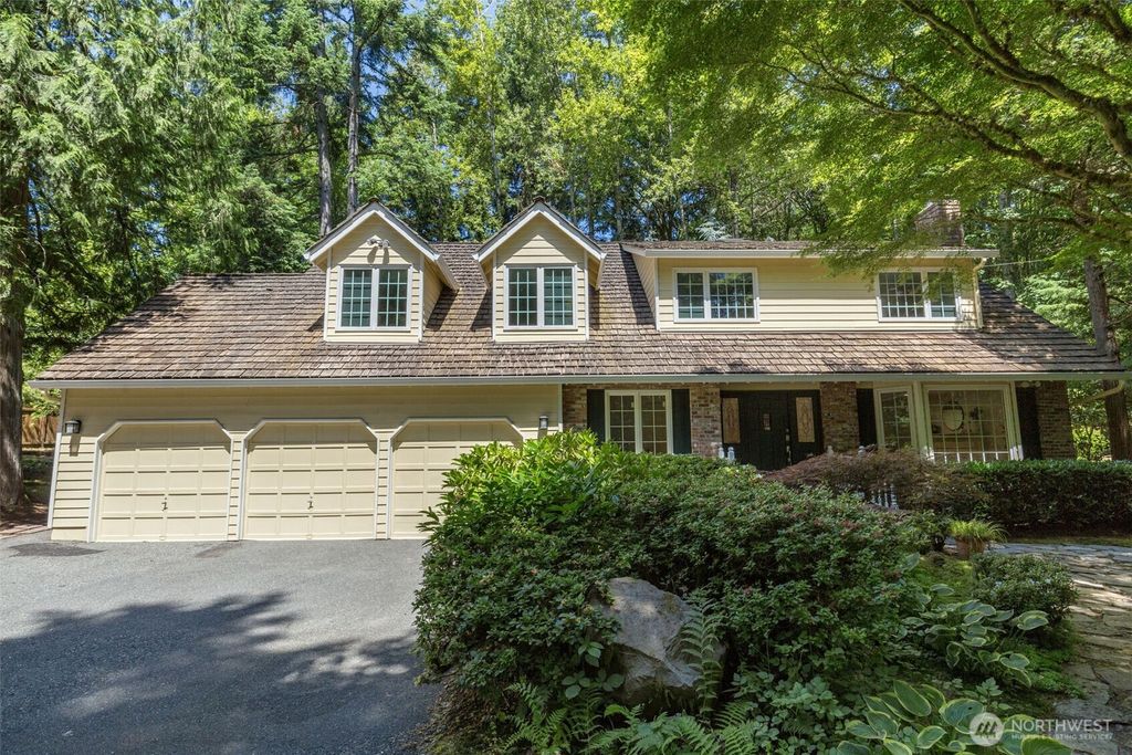 Photo of 11750 NE 36th Place, Bellevue, WA 98005 (MLS # 2387218)