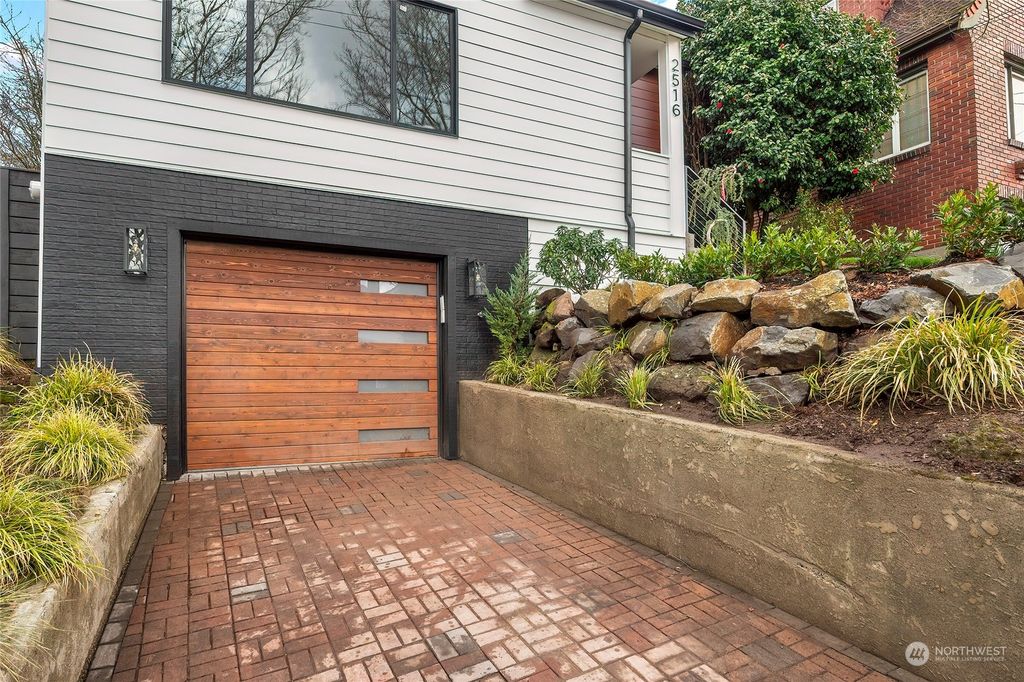 Photo of 2516 Nob Hill Avenue N, Seattle, WA 98109 (MLS # 2042642)