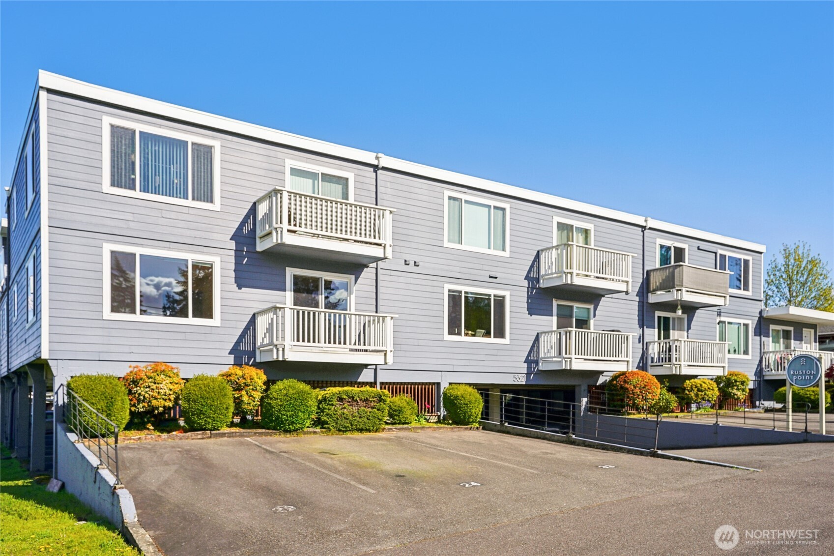 5321 N Pearl Street 206