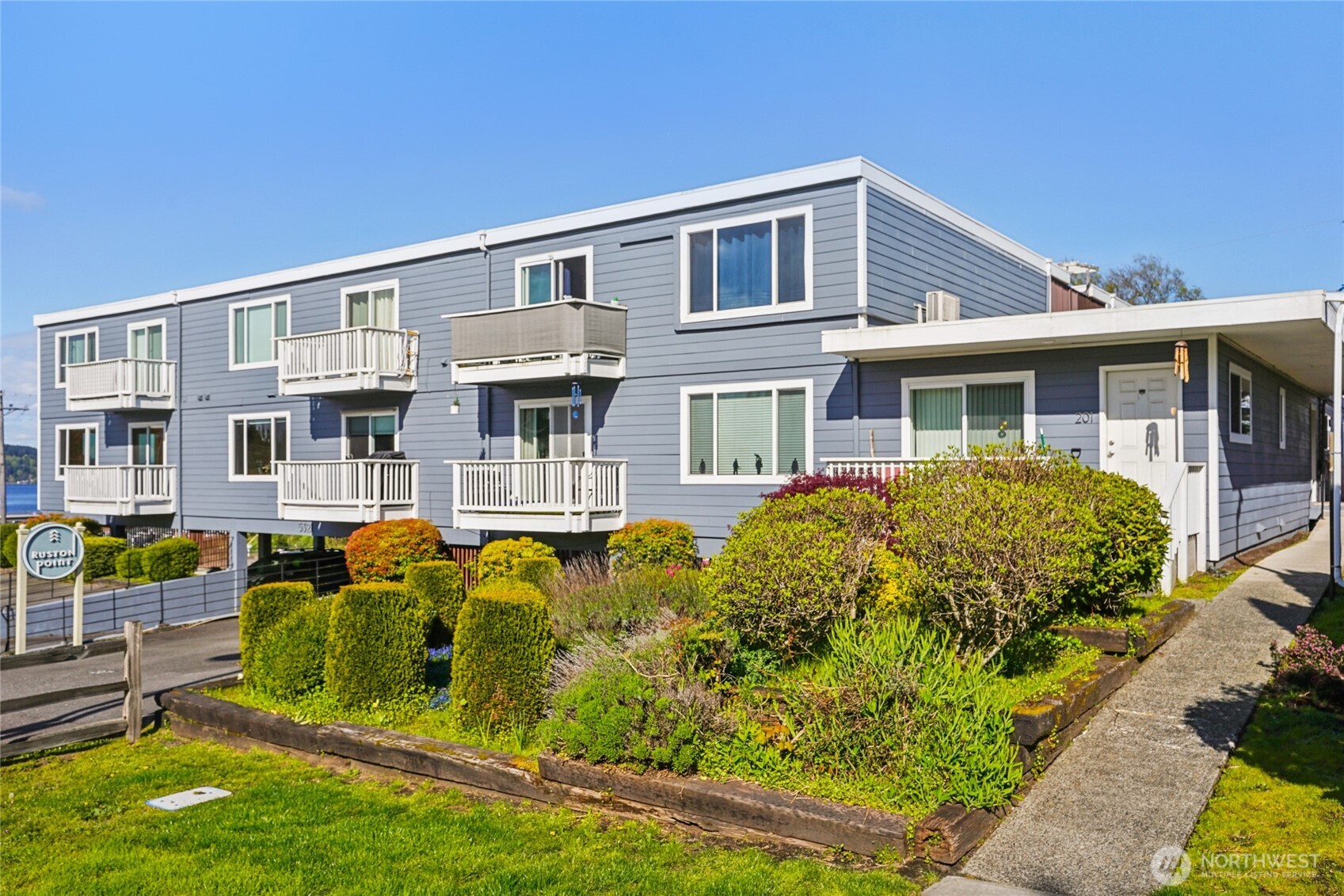 5321 N Pearl Street 206